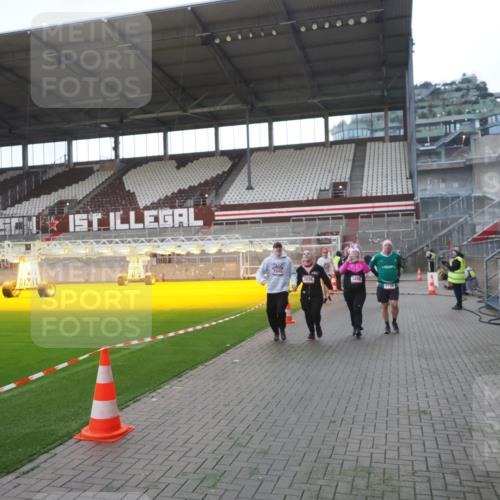 07.12.2025 - St. Pauli X-Mass-Run No. 15 Fabian Wolf http://msf.ph/oto/9395521 07.12.2025 10:30:47 Ziel 594, 601, 608, 1698, 1700, 2537, 3936, 3940, 3982, 3986, 4845, 4847 meine-sportfotos.de