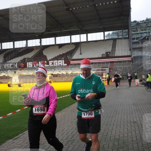 07.12.2025 - St. Pauli X-Mass-Run No. 15 Fabian Wolf http://msf.ph/oto/9395542 07.12.2025 10:30:54 Ziel 594, 601, 608, 1015, 1075, 1698, 1700, 2537, 3936, 3940, 3982, 3986, 4464, 4847 meine-sportfotos.de