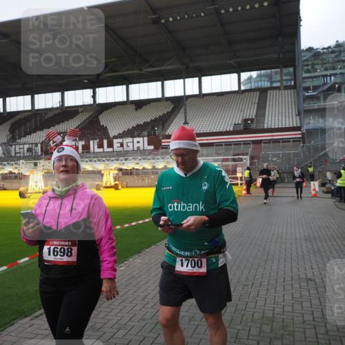 07.12.2025 - St. Pauli X-Mass-Run No. 15 Fabian Wolf http://msf.ph/oto/9395543 07.12.2025 10:30:54 Ziel 594, 601, 608, 1015, 1075, 1698, 1700, 2537, 3936, 3940, 3982, 3986, 4464, 4847 meine-sportfotos.de