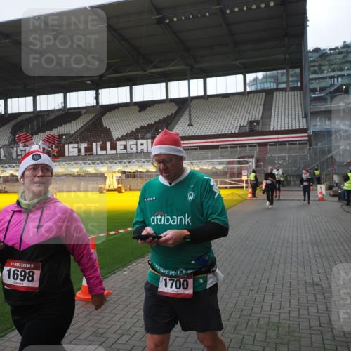 07.12.2025 - St. Pauli X-Mass-Run No. 15 Fabian Wolf http://msf.ph/oto/9395544 07.12.2025 10:30:54 Ziel 594, 601, 608, 1015, 1075, 1698, 1700, 2537, 3936, 3940, 3982, 3986, 4464, 4847 meine-sportfotos.de