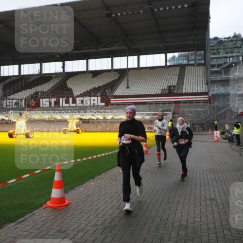 07.12.2025 - St. Pauli X-Mass-Run No. 15 Fabian Wolf http://msf.ph/oto/9395551 07.12.2025 10:30:59 Ziel 594, 601, 608, 1015, 1075, 3936, 3940, 3982, 3986, 4464 meine-sportfotos.de