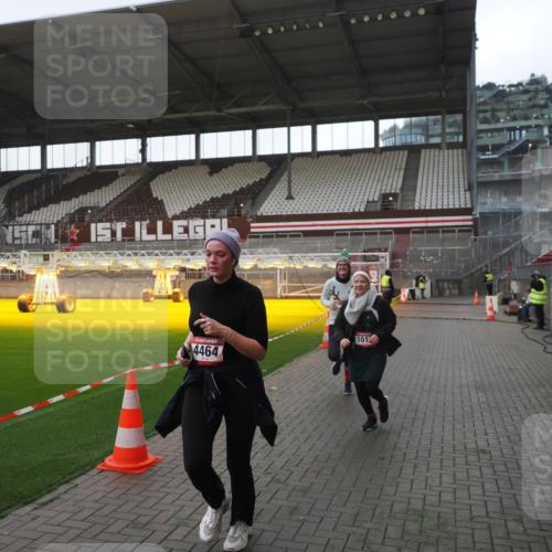 07.12.2025 - St. Pauli X-Mass-Run No. 15 Fabian Wolf http://msf.ph/oto/9395554 07.12.2025 10:31:00 Ziel 594, 601, 608, 1015, 1075, 3936, 3940, 3982, 3986, 4464 meine-sportfotos.de