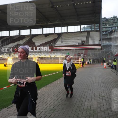 07.12.2025 - St. Pauli X-Mass-Run No. 15 Fabian Wolf http://msf.ph/oto/9395556 07.12.2025 10:31:00 Ziel 594, 601, 608, 1015, 1075, 3936, 3940, 3982, 3986, 4464 meine-sportfotos.de