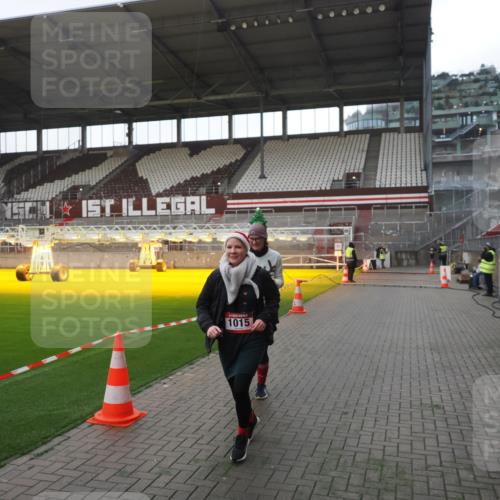 07.12.2025 - St. Pauli X-Mass-Run No. 15 Fabian Wolf http://msf.ph/oto/9395558 07.12.2025 10:31:01 Ziel 594, 601, 1015, 1075, 3982, 3986, 4464 meine-sportfotos.de