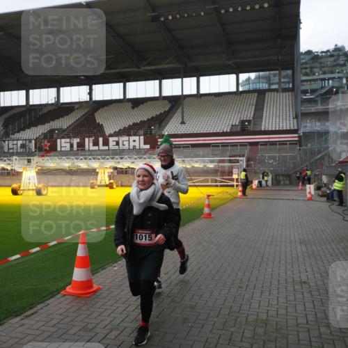 07.12.2025 - St. Pauli X-Mass-Run No. 15 Fabian Wolf http://msf.ph/oto/9395559 07.12.2025 10:31:01 Ziel 594, 601, 1015, 1075, 3982, 3986, 4464 meine-sportfotos.de