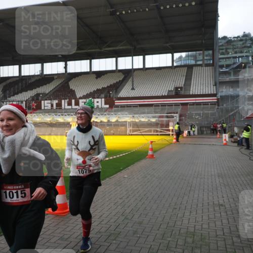 07.12.2025 - St. Pauli X-Mass-Run No. 15 Fabian Wolf http://msf.ph/oto/9395562 07.12.2025 10:31:02 Ziel 594, 601, 1015, 1075, 3982, 3986, 4464 meine-sportfotos.de