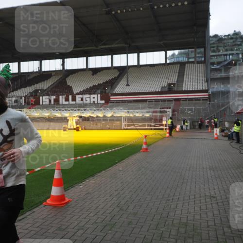 07.12.2025 - St. Pauli X-Mass-Run No. 15 Fabian Wolf http://msf.ph/oto/9395565 07.12.2025 10:31:02 Ziel 594, 601, 1015, 1075, 3982, 3986, 4464 meine-sportfotos.de