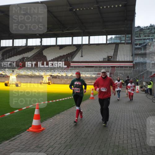 07.12.2025 - St. Pauli X-Mass-Run No. 15 Fabian Wolf http://msf.ph/oto/9395568 07.12.2025 10:31:16 Ziel 343, 1545, 2073, 2171, 2172, 2914, 3889 meine-sportfotos.de