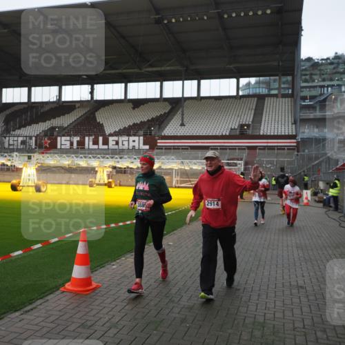 07.12.2025 - St. Pauli X-Mass-Run No. 15 Fabian Wolf http://msf.ph/oto/9395570 07.12.2025 10:31:16 Ziel 343, 1545, 2073, 2171, 2172, 2914, 3889 meine-sportfotos.de