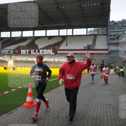 07.12.2025 - St. Pauli X-Mass-Run No. 15 Fabian Wolf http://msf.ph/oto/9395572 07.12.2025 10:31:17 Ziel 343, 1545, 2073, 2171, 2172, 2914, 3889 meine-sportfotos.de