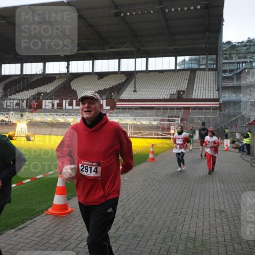07.12.2025 - St. Pauli X-Mass-Run No. 15 Fabian Wolf http://msf.ph/oto/9395575 07.12.2025 10:31:17 Ziel 343, 1545, 2073, 2171, 2172, 2914, 3889 meine-sportfotos.de