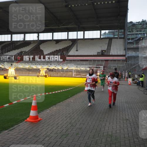 07.12.2025 - St. Pauli X-Mass-Run No. 15 Fabian Wolf http://msf.ph/oto/9395576 07.12.2025 10:31:19 Ziel 343, 1545, 2073, 2171, 2172, 2914, 3889 meine-sportfotos.de