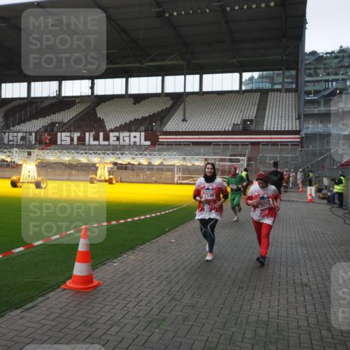 07.12.2025 - St. Pauli X-Mass-Run No. 15 Fabian Wolf http://msf.ph/oto/9395578 07.12.2025 10:31:19 Ziel 343, 1545, 2073, 2171, 2172, 2914, 3889 meine-sportfotos.de