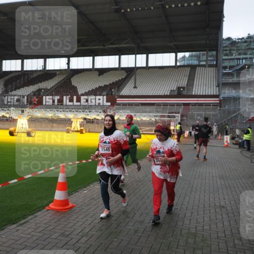 07.12.2025 - St. Pauli X-Mass-Run No. 15 Fabian Wolf http://msf.ph/oto/9395584 07.12.2025 10:31:20 Ziel 343, 1545, 2073, 2171, 2172, 2914, 3889, 4412 meine-sportfotos.de