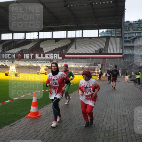 07.12.2025 - St. Pauli X-Mass-Run No. 15 Fabian Wolf http://msf.ph/oto/9395585 07.12.2025 10:31:21 Ziel 343, 1545, 2073, 2171, 2172, 2914, 3889, 4412 meine-sportfotos.de