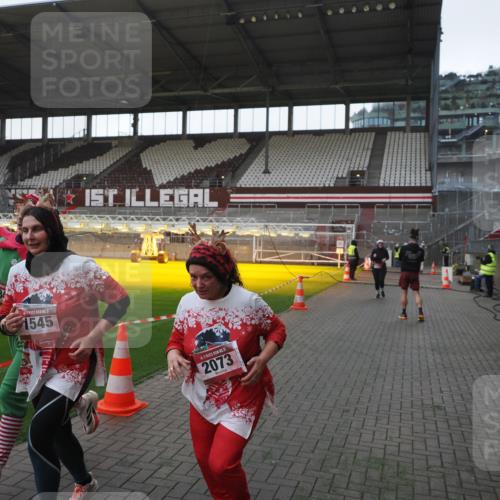 07.12.2025 - St. Pauli X-Mass-Run No. 15 Fabian Wolf http://msf.ph/oto/9395589 07.12.2025 10:31:21 Ziel 343, 1545, 2073, 2171, 2172, 2914, 3889, 4412 meine-sportfotos.de