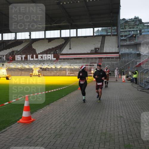 07.12.2025 - St. Pauli X-Mass-Run No. 15 Fabian Wolf http://msf.ph/oto/9395591 07.12.2025 10:31:25 Ziel 343, 1545, 2073, 2171, 2172, 2540, 2541, 2914, 3889, 4412 meine-sportfotos.de