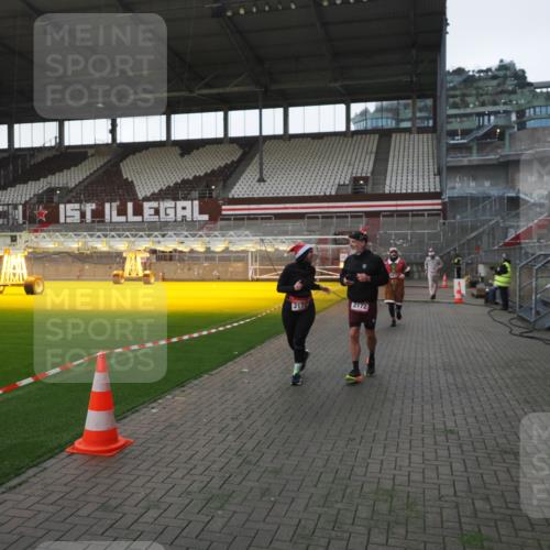 07.12.2025 - St. Pauli X-Mass-Run No. 15 Fabian Wolf http://msf.ph/oto/9395592 07.12.2025 10:31:26 Ziel 343, 1545, 2073, 2171, 2172, 2540, 2541, 2914, 3889, 4412 meine-sportfotos.de