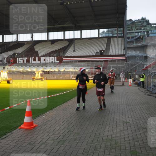07.12.2025 - St. Pauli X-Mass-Run No. 15 Fabian Wolf http://msf.ph/oto/9395593 07.12.2025 10:31:26 Ziel 343, 1545, 2073, 2171, 2172, 2540, 2541, 2914, 3889, 4412 meine-sportfotos.de