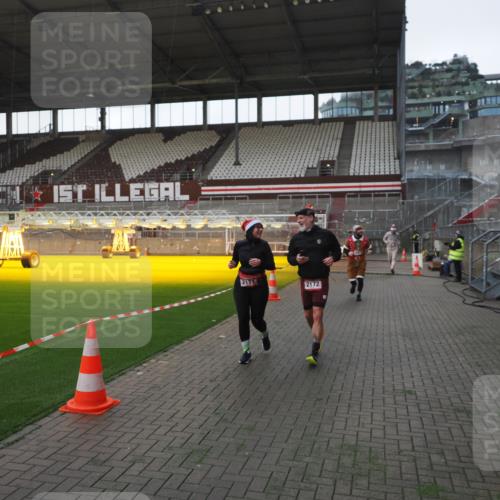 07.12.2025 - St. Pauli X-Mass-Run No. 15 Fabian Wolf http://msf.ph/oto/9395594 07.12.2025 10:31:26 Ziel 343, 1545, 2073, 2171, 2172, 2540, 2541, 2914, 3889, 4412 meine-sportfotos.de