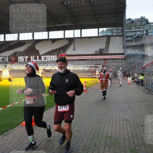 07.12.2025 - St. Pauli X-Mass-Run No. 15 Fabian Wolf http://msf.ph/oto/9395596 07.12.2025 10:31:28 Ziel 343, 1545, 2073, 2171, 2172, 2540, 2541, 4412 meine-sportfotos.de
