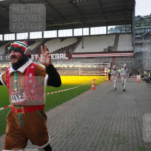 07.12.2025 - St. Pauli X-Mass-Run No. 15 Fabian Wolf http://msf.ph/oto/9395606 07.12.2025 10:31:31 Ziel 343, 1818, 2171, 2540, 2541, 4412 meine-sportfotos.de