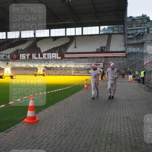 07.12.2025 - St. Pauli X-Mass-Run No. 15 Fabian Wolf http://msf.ph/oto/9395609 07.12.2025 10:31:33 Ziel 343, 1818, 2171, 2540, 2541, 3895, 3896, 3897, 4412 meine-sportfotos.de