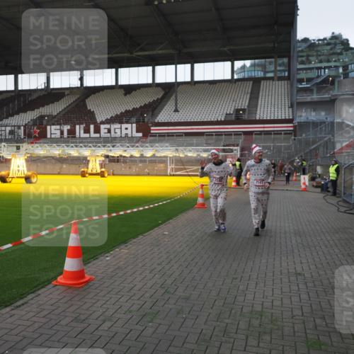 07.12.2025 - St. Pauli X-Mass-Run No. 15 Fabian Wolf http://msf.ph/oto/9395610 07.12.2025 10:31:33 Ziel 343, 1818, 2171, 2540, 2541, 3895, 3896, 3897, 4412 meine-sportfotos.de