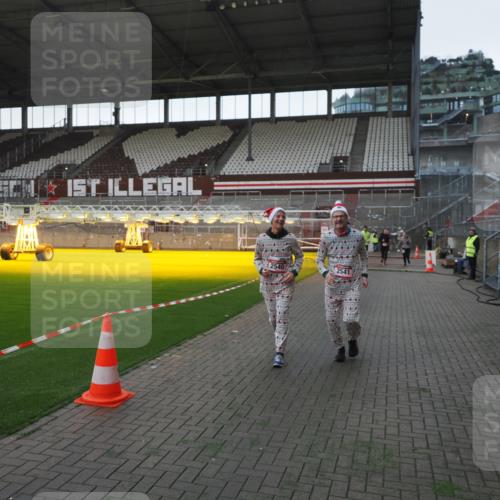 07.12.2025 - St. Pauli X-Mass-Run No. 15 Fabian Wolf http://msf.ph/oto/9395613 07.12.2025 10:31:34 Ziel 343, 1818, 2171, 2540, 2541, 3895, 3896, 3897, 4412 meine-sportfotos.de