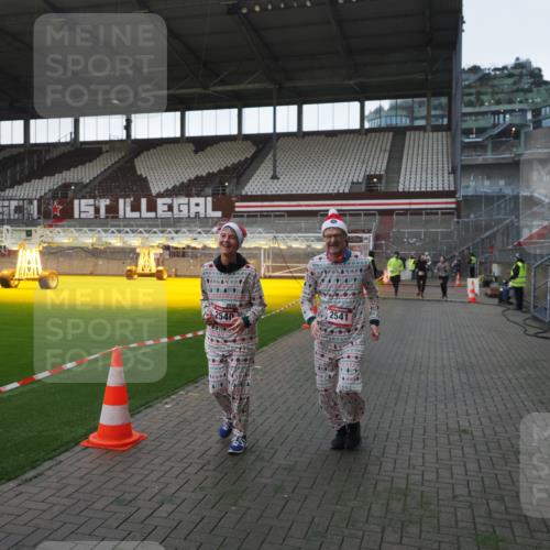 07.12.2025 - St. Pauli X-Mass-Run No. 15 Fabian Wolf http://msf.ph/oto/9395617 07.12.2025 10:31:35 Ziel 343, 1818, 2171, 2540, 2541, 3895, 3896, 3897, 4412 meine-sportfotos.de