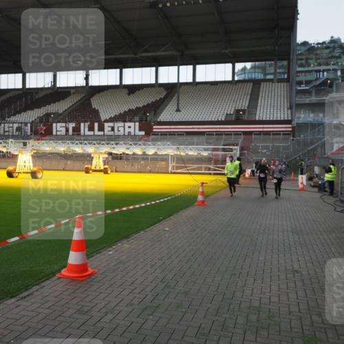 07.12.2025 - St. Pauli X-Mass-Run No. 15 Fabian Wolf http://msf.ph/oto/9395621 07.12.2025 10:31:37 Ziel 1818, 2540, 2541, 3895, 3896, 3897, 4412, 4518 meine-sportfotos.de
