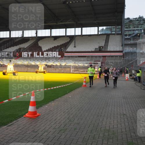 07.12.2025 - St. Pauli X-Mass-Run No. 15 Fabian Wolf http://msf.ph/oto/9395623 07.12.2025 10:31:38 Ziel 1818, 2540, 2541, 3895, 3896, 3897, 4412, 4518 meine-sportfotos.de