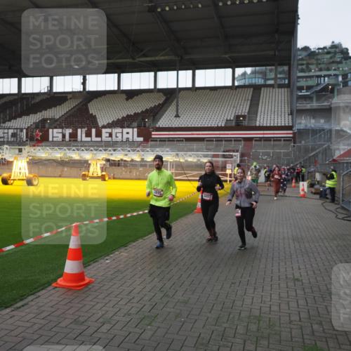 07.12.2025 - St. Pauli X-Mass-Run No. 15 Fabian Wolf http://msf.ph/oto/9395624 07.12.2025 10:31:41 Ziel 1818, 2352, 2540, 2541, 3895, 3896, 3897, 4518, 4519, 4520 meine-sportfotos.de