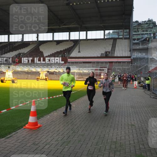 07.12.2025 - St. Pauli X-Mass-Run No. 15 Fabian Wolf http://msf.ph/oto/9395625 07.12.2025 10:31:41 Ziel 1818, 2352, 2540, 2541, 3895, 3896, 3897, 4518, 4519, 4520 meine-sportfotos.de