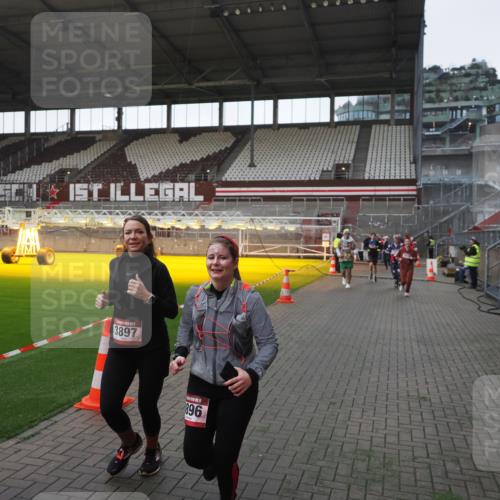 07.12.2025 - St. Pauli X-Mass-Run No. 15 Fabian Wolf http://msf.ph/oto/9395633 07.12.2025 10:31:43 Ziel 1818, 2352, 2540, 2541, 3895, 3896, 3897, 4467, 4518, 4519, 4520 meine-sportfotos.de