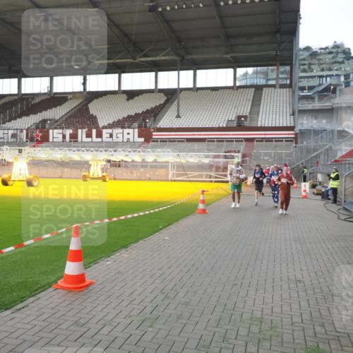 07.12.2025 - St. Pauli X-Mass-Run No. 15 Fabian Wolf http://msf.ph/oto/9395637 07.12.2025 10:31:43 Ziel 1818, 2352, 2540, 2541, 3895, 3896, 3897, 4467, 4518, 4519, 4520 meine-sportfotos.de