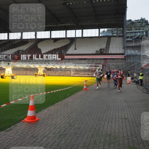 07.12.2025 - St. Pauli X-Mass-Run No. 15 Fabian Wolf http://msf.ph/oto/9395638 07.12.2025 10:31:44 Ziel 1818, 2352, 2541, 3895, 3896, 3897, 3969, 4467, 4518, 4519, 4520 meine-sportfotos.de