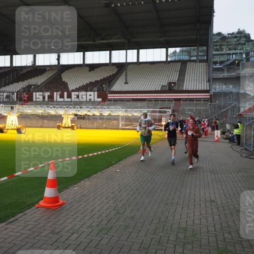 07.12.2025 - St. Pauli X-Mass-Run No. 15 Fabian Wolf http://msf.ph/oto/9395642 07.12.2025 10:31:45 Ziel 1818, 2352, 2418, 3895, 3896, 3897, 3969, 4467, 4518, 4519, 4520 meine-sportfotos.de