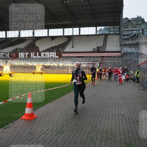 07.12.2025 - St. Pauli X-Mass-Run No. 15 Fabian Wolf http://msf.ph/oto/9395660 07.12.2025 10:31:50 Ziel 1818, 2352, 2418, 3267, 3716, 3806, 3808, 3895, 3896, 3897, 3969, 4467, 4484, 4495, 4504, 4518, 4519, 4520 meine-sportfotos.de