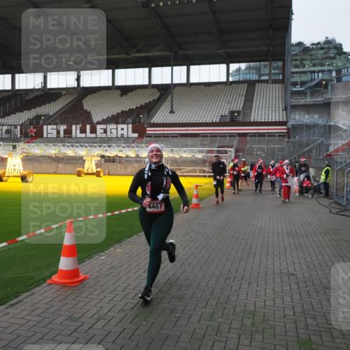 07.12.2025 - St. Pauli X-Mass-Run No. 15 Fabian Wolf http://msf.ph/oto/9395662 07.12.2025 10:31:50 Ziel 1818, 2352, 2418, 3267, 3716, 3806, 3808, 3895, 3896, 3897, 3969, 4467, 4484, 4495, 4504, 4518, 4519, 4520 meine-sportfotos.de