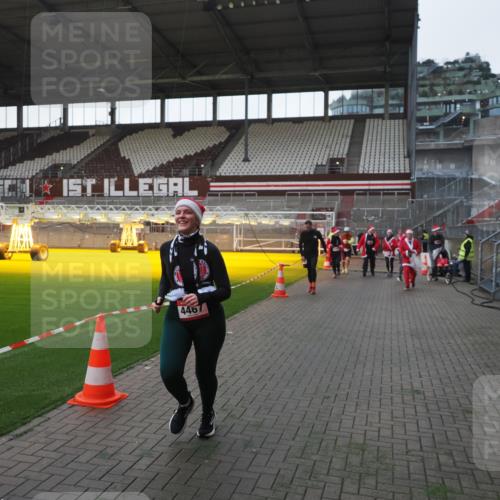 07.12.2025 - St. Pauli X-Mass-Run No. 15 Fabian Wolf http://msf.ph/oto/9395663 07.12.2025 10:31:51 Ziel 750, 752, 1818, 2352, 2418, 3267, 3716, 3806, 3808, 3895, 3896, 3897, 3969, 4467, 4484, 4495, 4504, 4518, 4519, 4520 meine-sportfotos.de