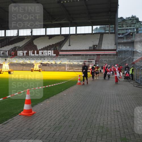 07.12.2025 - St. Pauli X-Mass-Run No. 15 Fabian Wolf http://msf.ph/oto/9395665 07.12.2025 10:31:51 Ziel 750, 752, 1818, 2352, 2418, 3267, 3716, 3806, 3808, 3895, 3896, 3897, 3969, 4467, 4484, 4495, 4504, 4518, 4519, 4520 meine-sportfotos.de