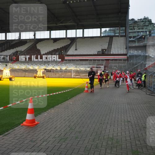 07.12.2025 - St. Pauli X-Mass-Run No. 15 Fabian Wolf http://msf.ph/oto/9395666 07.12.2025 10:31:52 Ziel 750, 752, 2352, 2418, 3267, 3716, 3806, 3808, 3895, 3896, 3897, 3969, 4467, 4484, 4495, 4504, 4518, 4519, 4520 meine-sportfotos.de