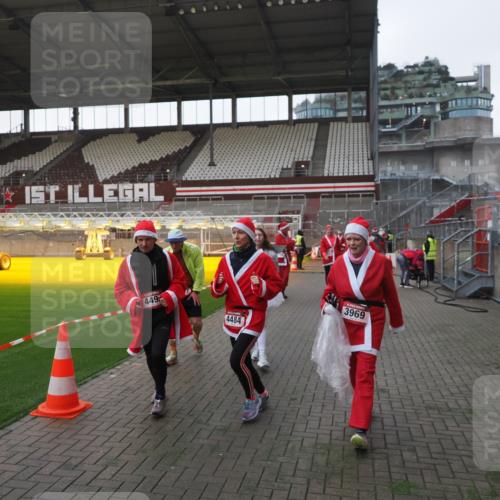 07.12.2025 - St. Pauli X-Mass-Run No. 15 Fabian Wolf http://msf.ph/oto/9395687 07.12.2025 10:31:58 Ziel 750, 752, 2352, 2418, 3267, 3716, 3806, 3808, 3969, 4467, 4484, 4495, 4504, 4519, 4520 meine-sportfotos.de