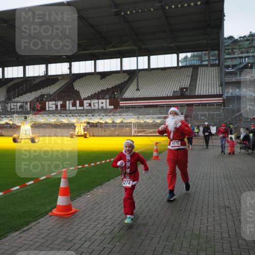 07.12.2025 - St. Pauli X-Mass-Run No. 15 Fabian Wolf http://msf.ph/oto/9395721 07.12.2025 10:32:12 Ziel 1942, 1944, 2342, 2343, 2345, 4039, 4274, 4275 meine-sportfotos.de