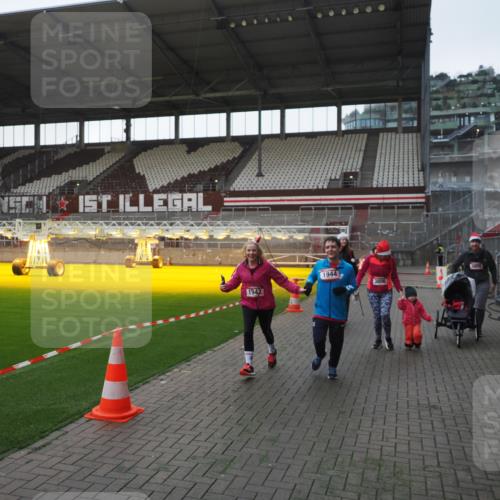 07.12.2025 - St. Pauli X-Mass-Run No. 15 Fabian Wolf http://msf.ph/oto/9395728 07.12.2025 10:32:17 Ziel 1942, 1944, 2342, 2343, 2345, 4039, 4274, 4275 meine-sportfotos.de