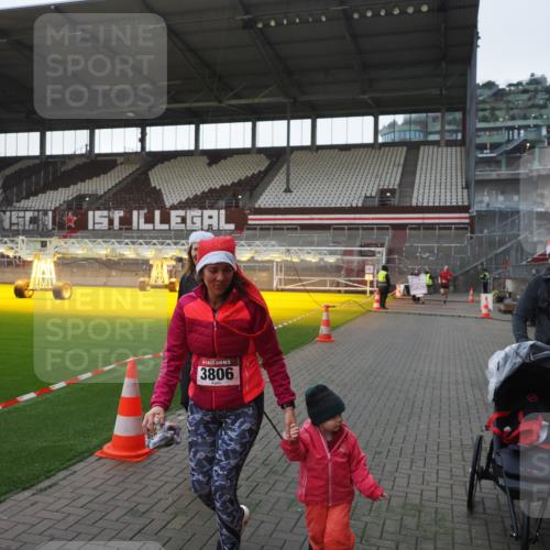 07.12.2025 - St. Pauli X-Mass-Run No. 15 Fabian Wolf http://msf.ph/oto/9395748 07.12.2025 10:32:21 Ziel 651, 1942, 1944, 4039, 4274, 4275 meine-sportfotos.de
