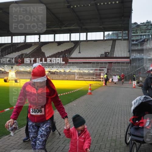 07.12.2025 - St. Pauli X-Mass-Run No. 15 Fabian Wolf http://msf.ph/oto/9395750 07.12.2025 10:32:21 Ziel 651, 1942, 1944, 4039, 4274, 4275 meine-sportfotos.de