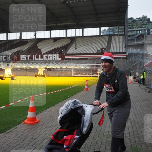 07.12.2025 - St. Pauli X-Mass-Run No. 15 Fabian Wolf http://msf.ph/oto/9395751 07.12.2025 10:32:23 Ziel 456, 651, 1942, 1944, 4039, 4274, 4275 meine-sportfotos.de