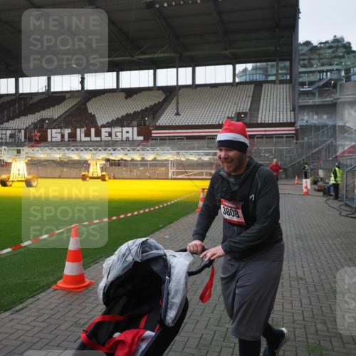 07.12.2025 - St. Pauli X-Mass-Run No. 15 Fabian Wolf http://msf.ph/oto/9395752 07.12.2025 10:32:23 Ziel 456, 651, 1942, 1944, 4039, 4274, 4275 meine-sportfotos.de